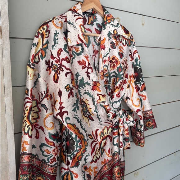 Zara Printed Wrap Blouse – Size Small - Picture 4 of 6